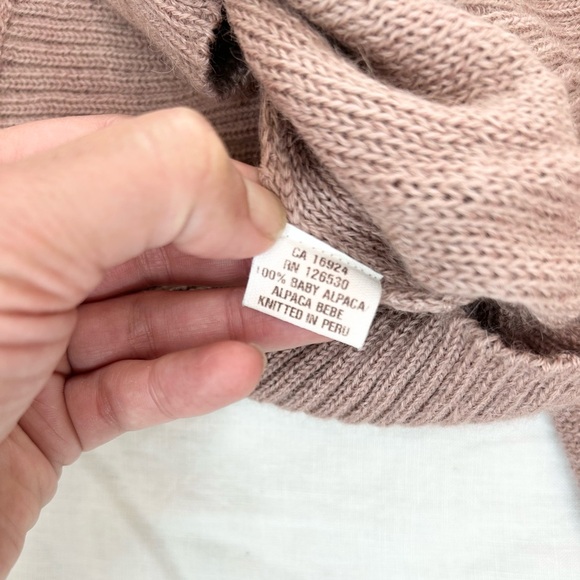 Canadian Classic Qiviuk V-Neck Sweater - Picture 8 of 11